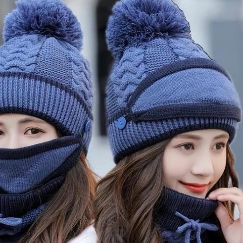 Солнечный маленький теплый домик