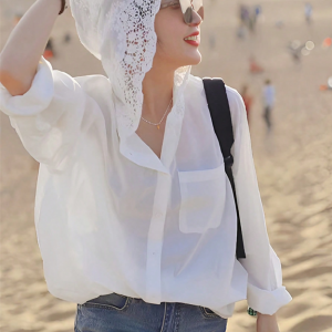 Белый кружевной рубашон с капюшоном — легкая солнцезащитная ветровка, свободный крой