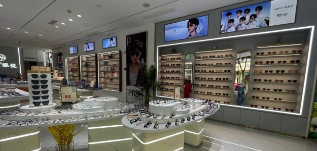 Магазин модных очков в Цзяхэ